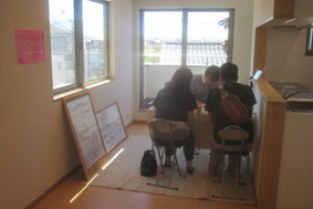 見学会 商談中