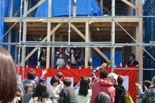 平成27年3月21日の上棟式に『餅まき』