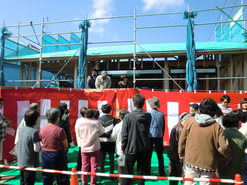 10月29日(月)大阪府枚方市牧野阪「餅まき」の様子