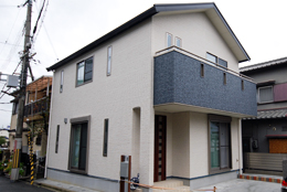 枚方市：耐震考慮し、建て替えたお家　太陽光パネル設置のエコな２階建て住宅（２６坪）